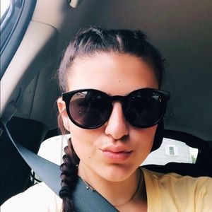 Meet your Posher, Elyse